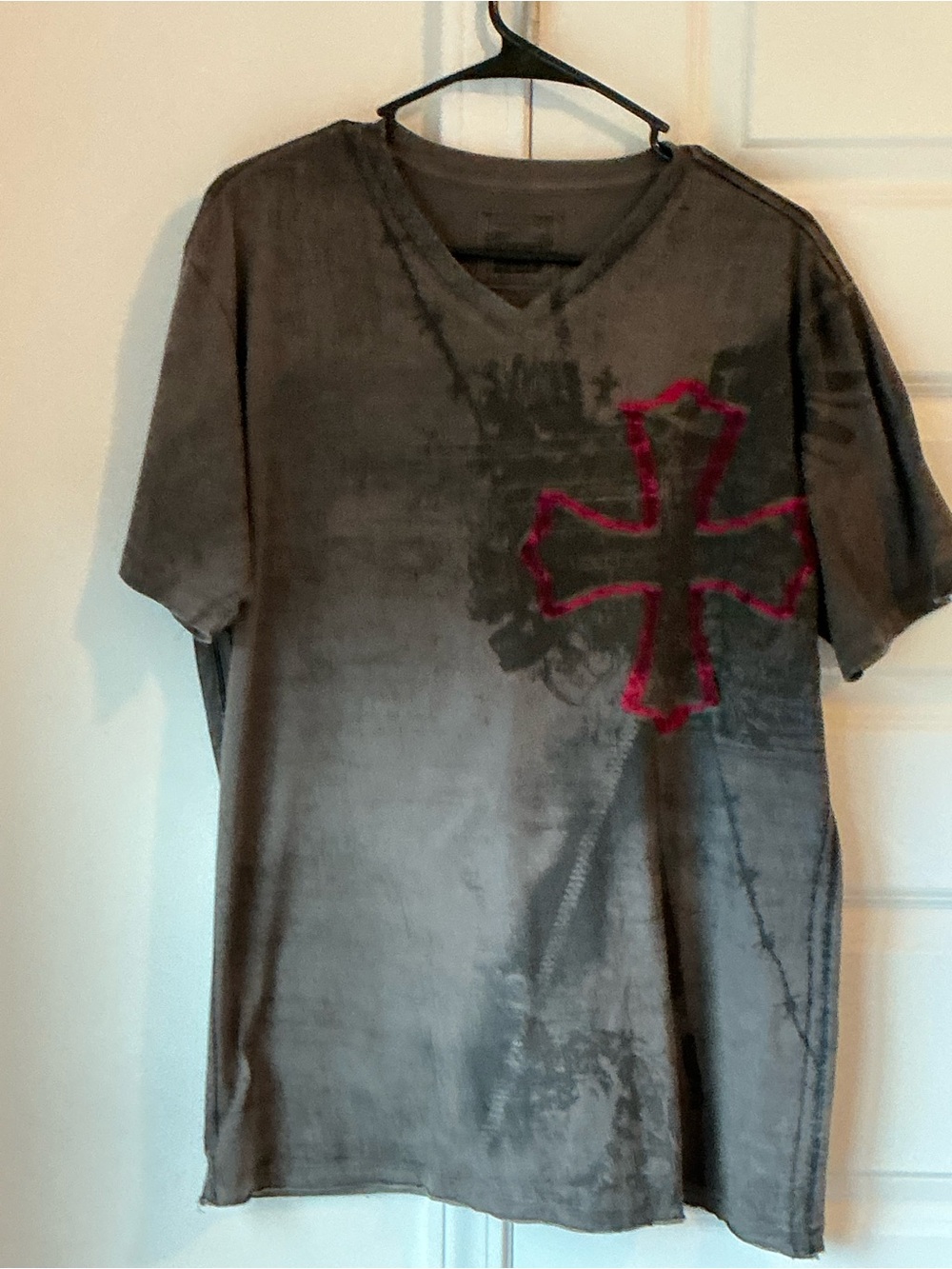Men’s RETROFIT BRAND, V-Neck, Short Sleeve Tee with Red Cross. Barb wire on back